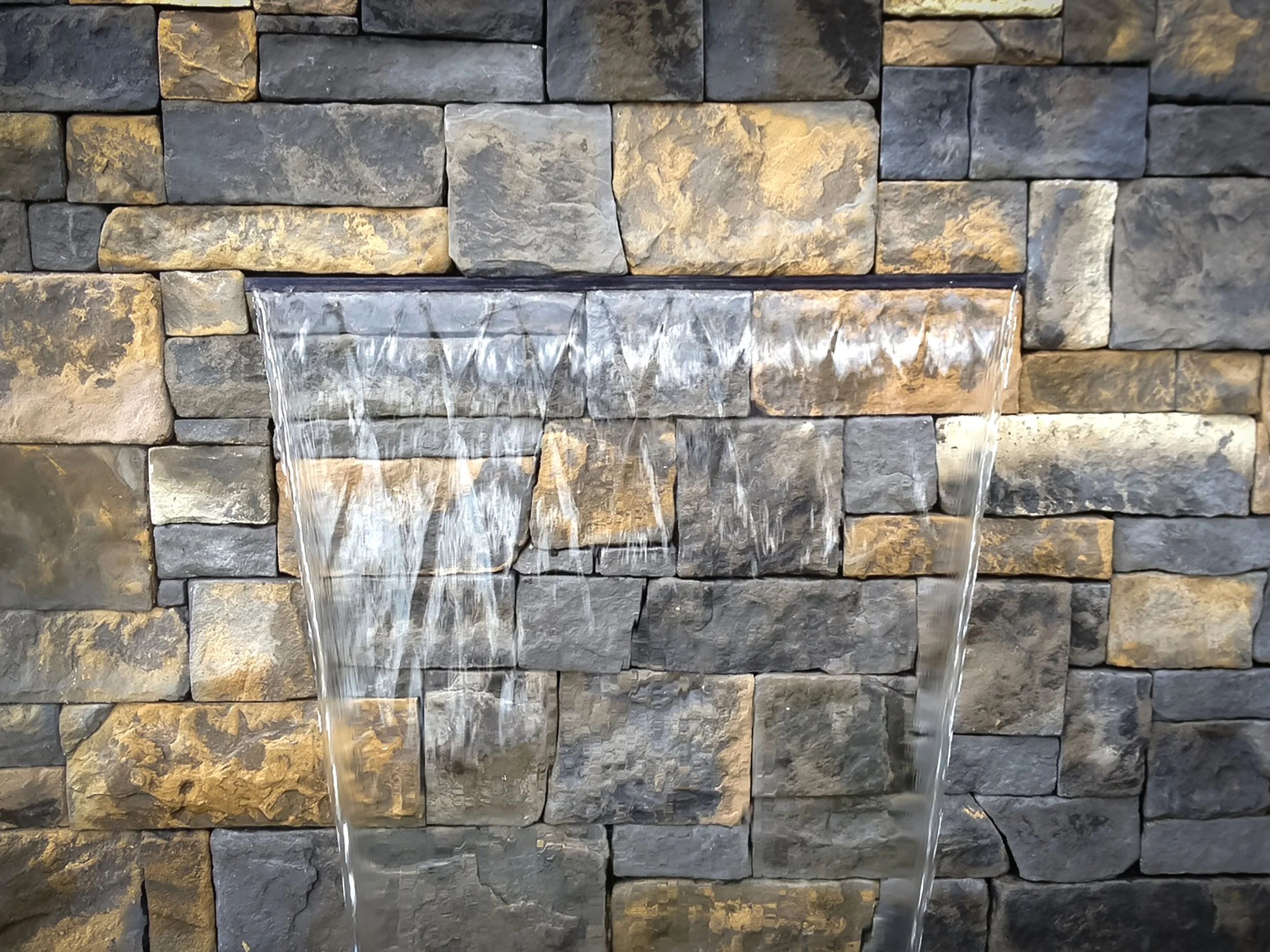  Veneer Stone Wall in Dry Stack Bluestone 