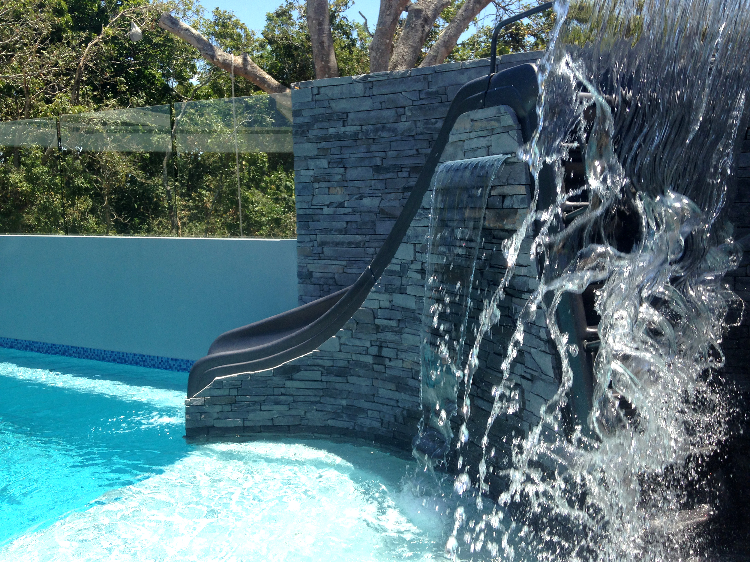  Veneer Stone Wall in Ledgestone Slate 