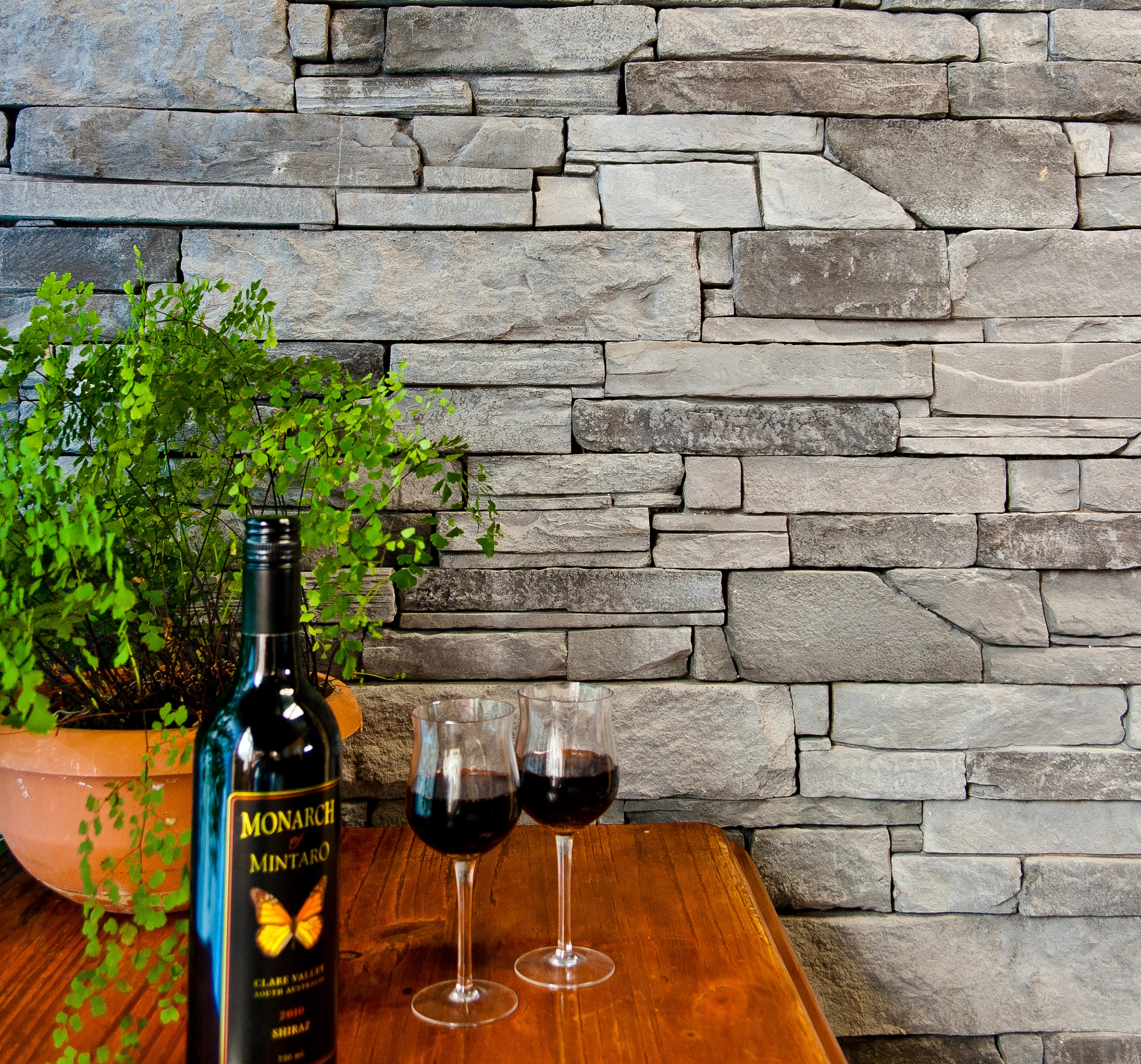  Veneer Stone Wall in Ledgestone Slate 