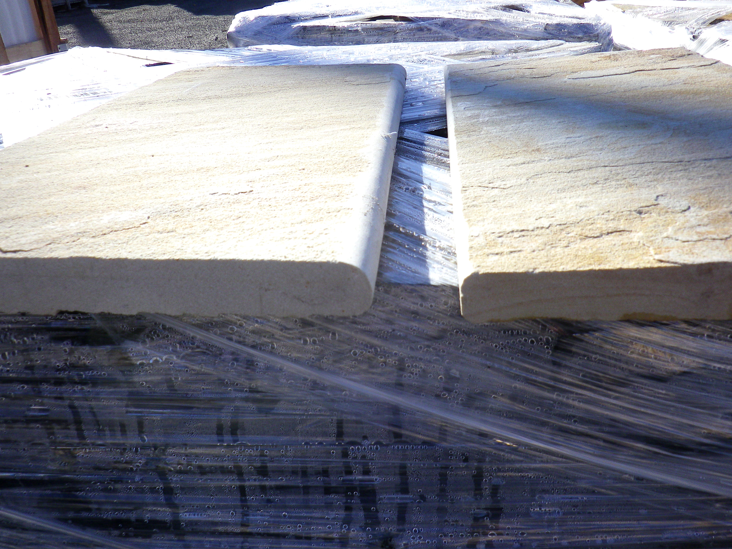 Bullnose VS Pencil Edge in Natural Finish Sahara