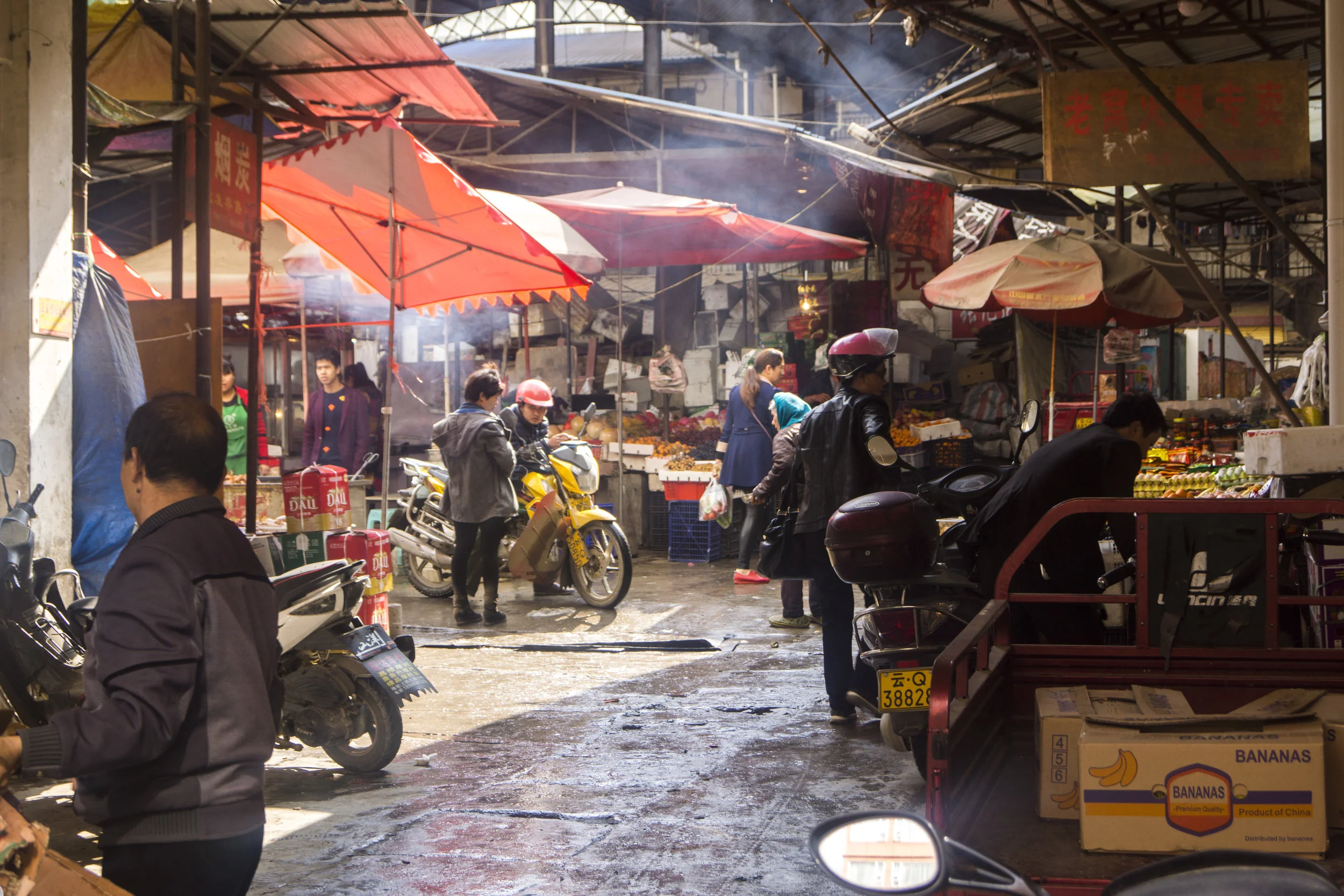 A market place in Fugong. 