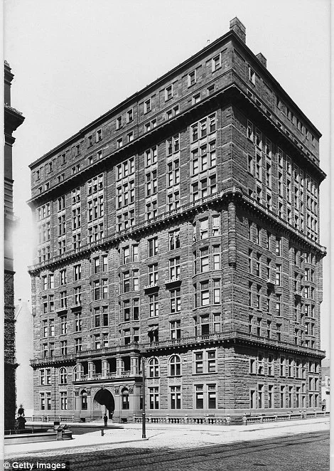 268AC49B00000578-2990040-Then_and_now_Built_in_1885_the_grand_old_New_York_building_has_b-a-14_1426105462400.jpg