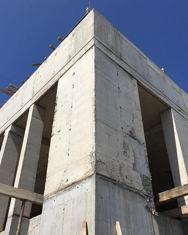 Caseros 3402: setback detail #BuenosAires #construction #inprogress
developer/builder: @grupotueroc, design by @pona10 @studioaiba @actofintuition
&mdash;
#architecture #design #buenosaires #newconstruction #urban #skyline #temple #concrete