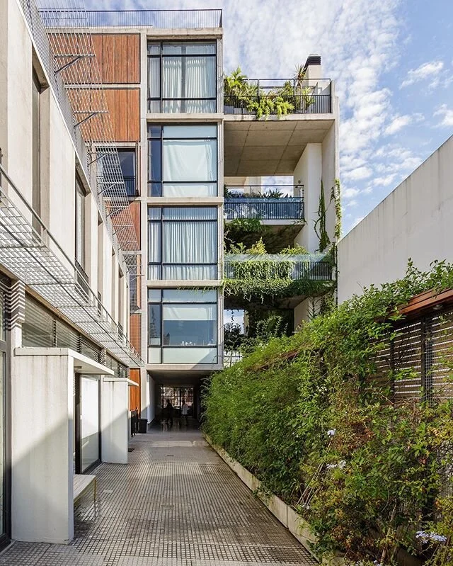 Could this be a model for a post Covid-19 urban development? Large terraces, high ceilings, natural ventilation, visual connection, physical separation and lots of 🌿☘️🍀🌱. (And yes, each apartment has its own outdoor argentinian charcoal grill 🥩!)