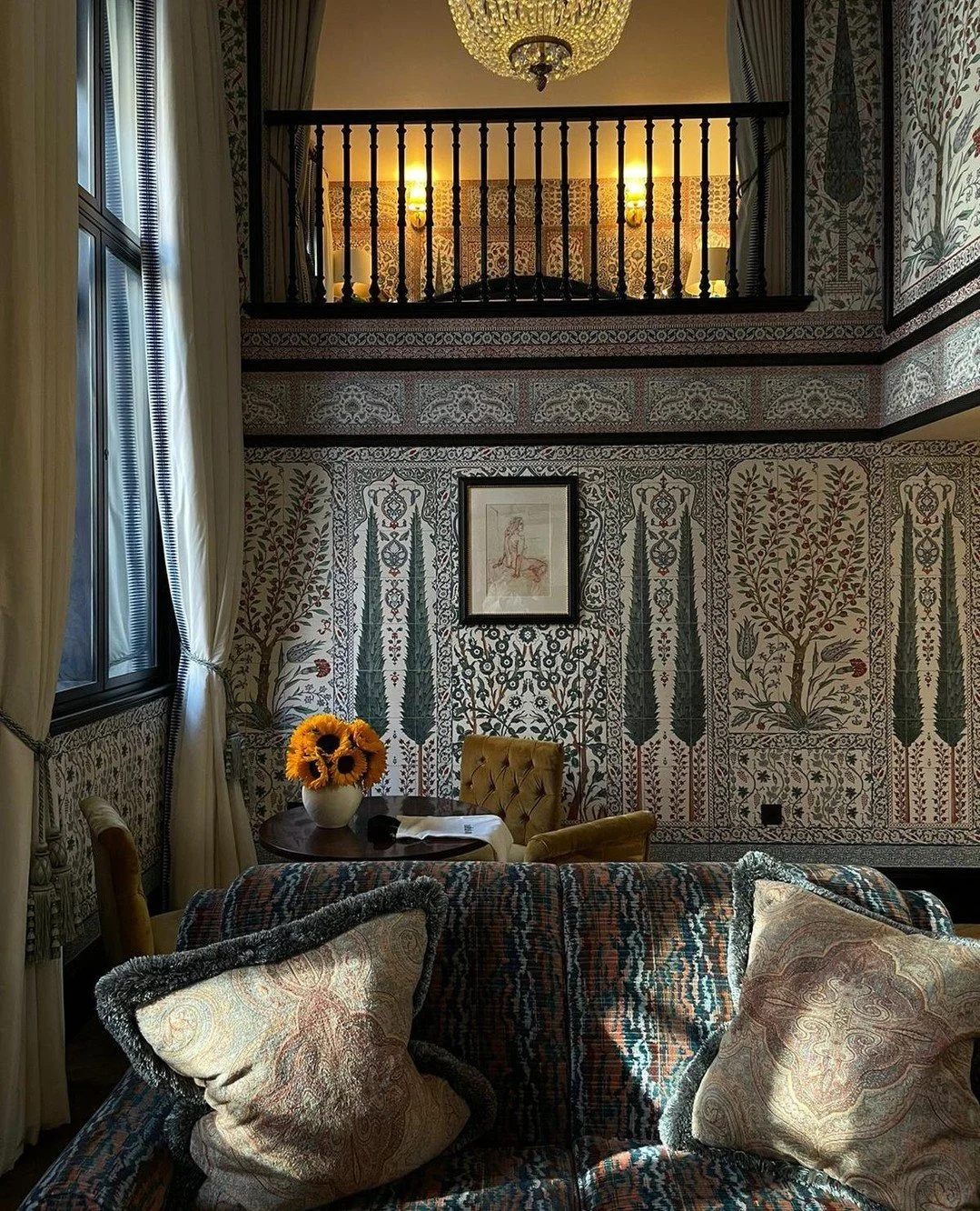 POV: Just checked into @thetwentytwo. Manifesting a reason to never leave...⁠
.⁠
.⁠
.⁠
#TheAffluenceLoves #London #thetwentytwo #boutiquehotels #boutiquehotelslondon