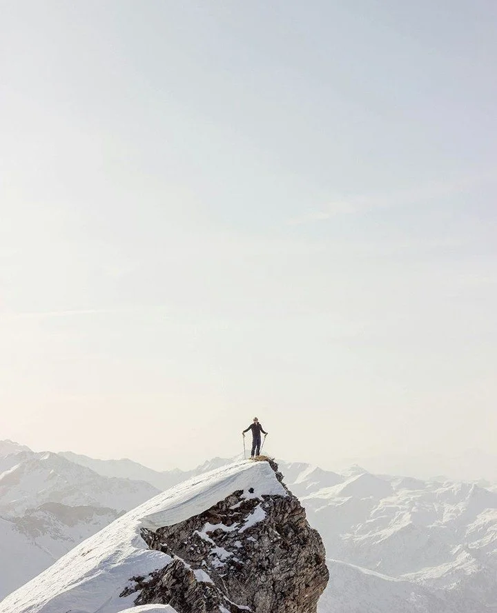 Where the views are earned, and the silence is sublime ⛷️⁠
⁠
Alpine escapes designed for those who prefer their solitude snow-dusted and above sea level.⁠
.⁠
.⁠
.⁠
#TheAffluenceLoves⁠
#Skiseason⁠
#Ski⁠
#mountainescapes