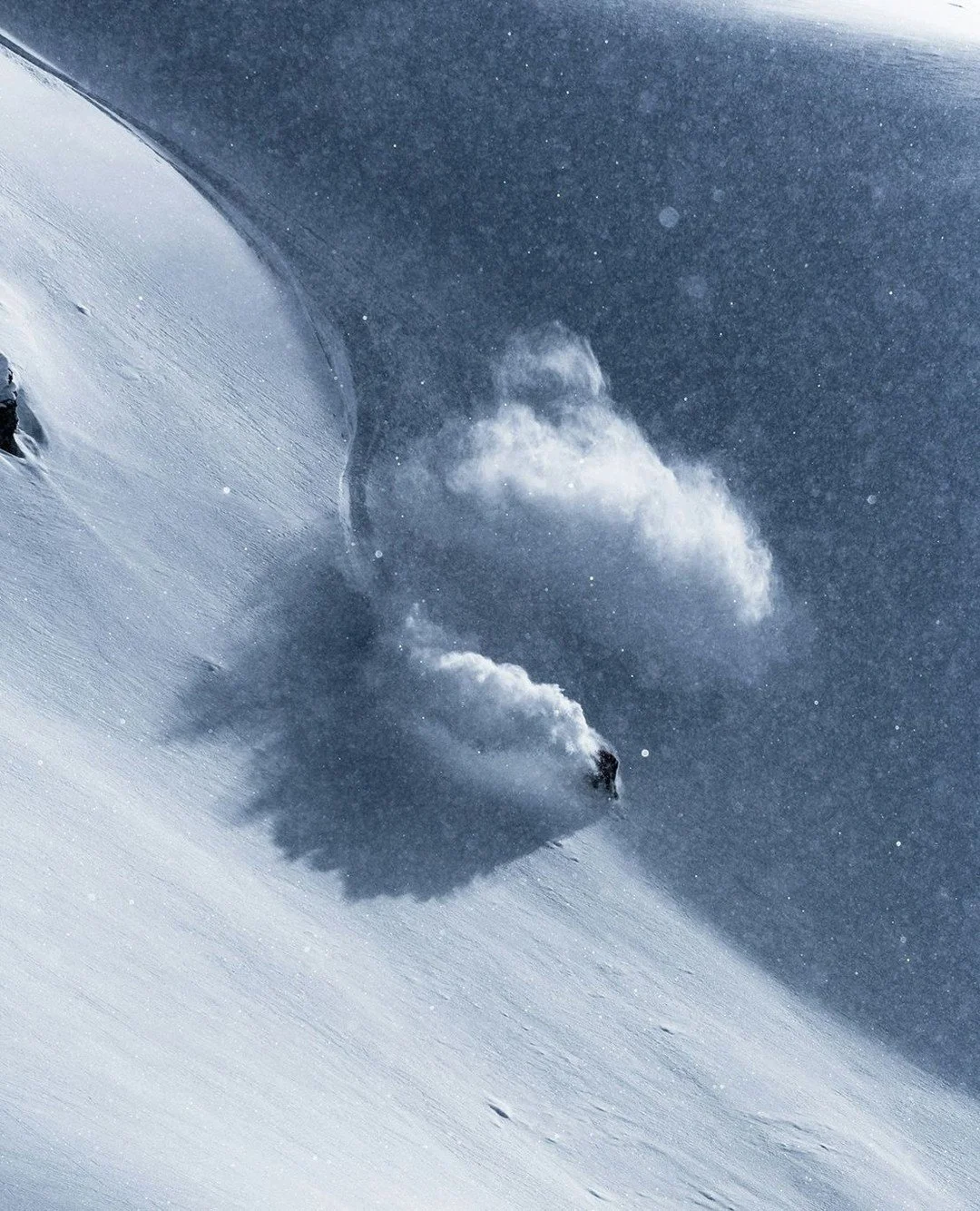 Carving through untouched powder &mdash; that brief, weightless moment where winter feels infinite ⁠
.⁠
.⁠
.⁠
#TheAffluenceLoves⁠
#SkiLife⁠
#BackcountrySkiing⁠
#SnowSeason⁠
#MountainEscape