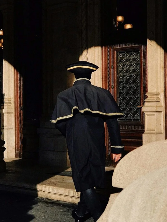 Steps from the Hofburg, the Musikverein, and the Goldenes Quartier, the Mandarin Oriental, Vienna (@mo_vienna) offers a discreet gateway to Vienna&rsquo;s cultural life.

Around the hotel, caf&eacute; culture is very much alive: think coffee and tort