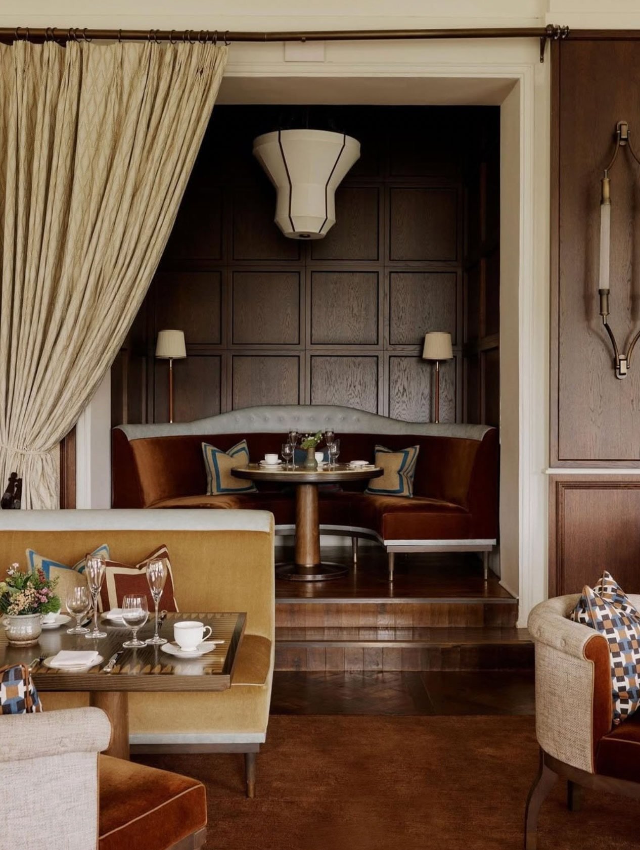 Between rugged coastlines and centuries-old castles lies a culinary scene that tells Scotland&rsquo;s story &mdash; one of craftsmanship, purity, and quiet confidence.

Restaurant Andrew Fairlie (@restaurant_andrew_fairlie) at Gleneagles is a study i