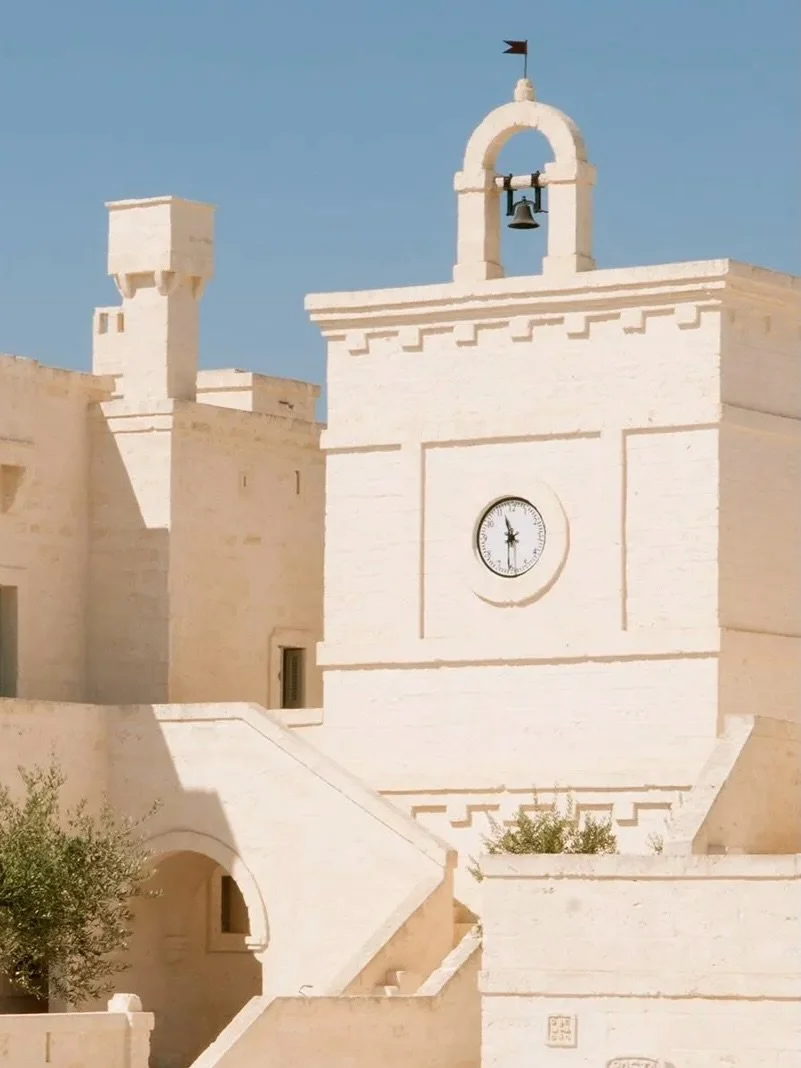 Late Summer Edit | Puglia
 September is the month the locals reclaim it. Vendemmia season brings harvest tastings to the vineyards, golden light to the olive groves, and a slower rhythm to the masserie of the Valle d&rsquo;Itria. Borgo Egnazia (@borg