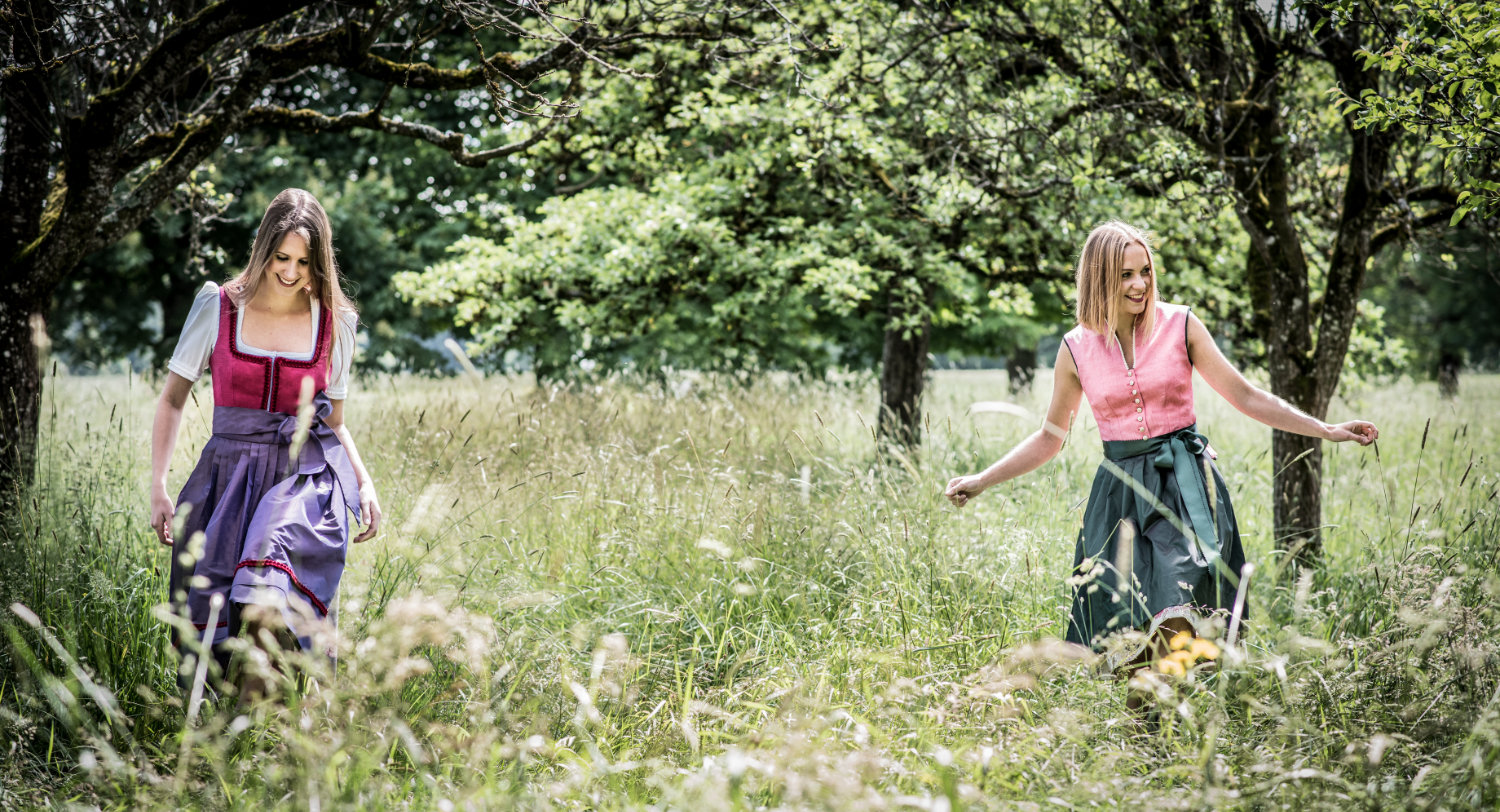  Tradition &amp; Moderne   Pure Lebensfreude    Maßgeschneiderte Dirndl  