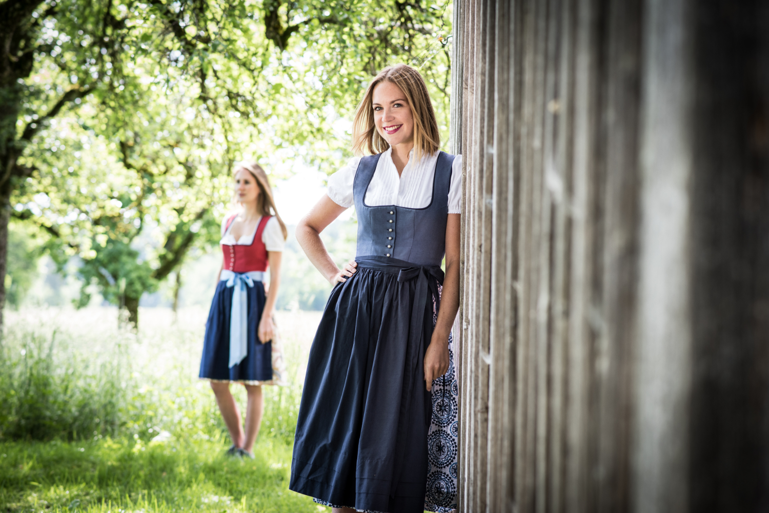  Tradition &amp; Moderne   Pure Lebensfreude    Maßgeschneiderte Dirndl  