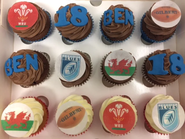 Rugby Cupcakes.jpg