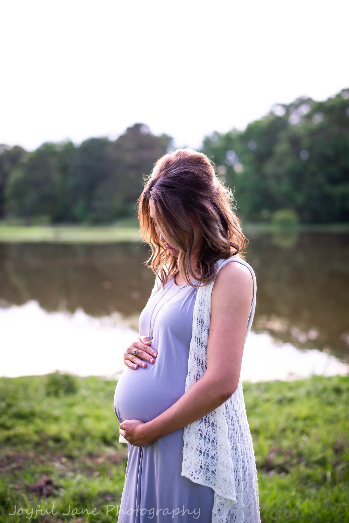 maternity portrait on pond