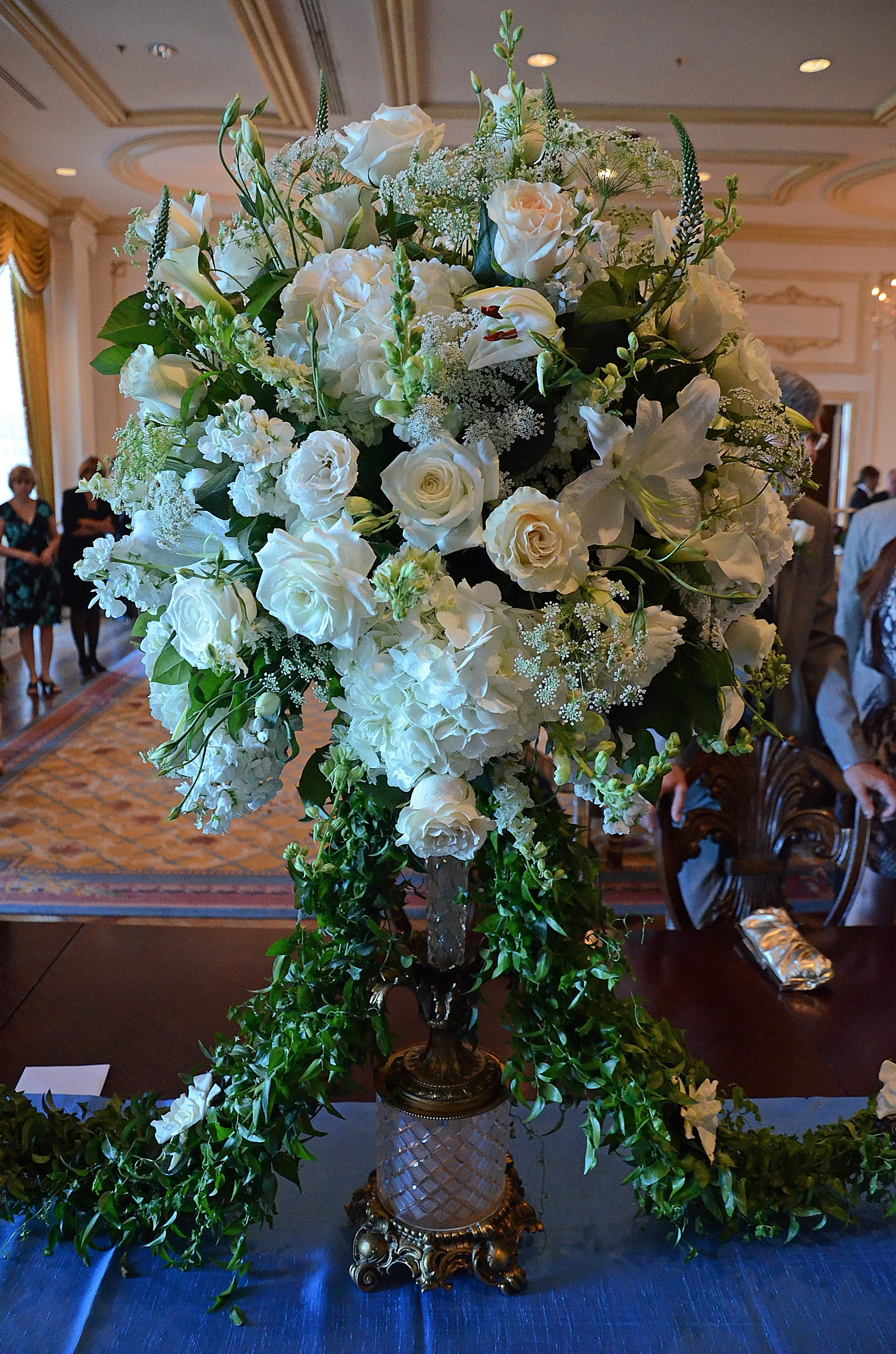 SE111. Raised Centerpiece