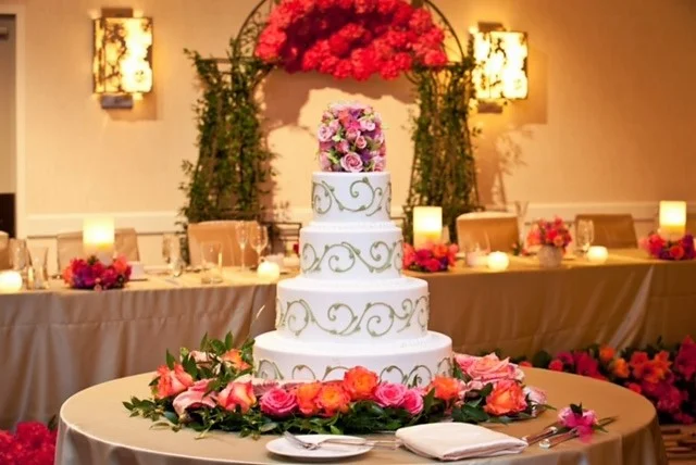 W707. Cake Decoration