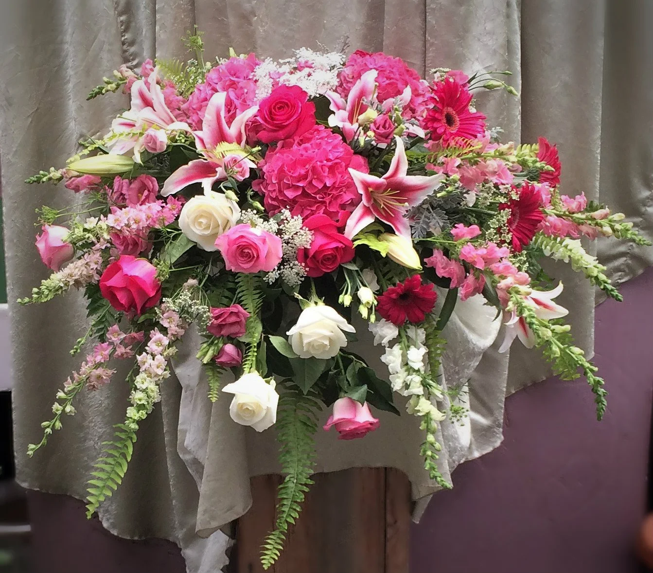 FM204. Casket Spray