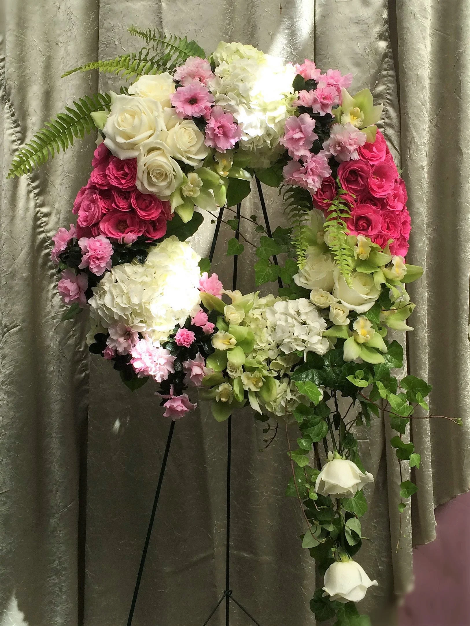 FM402. Wreath Easel