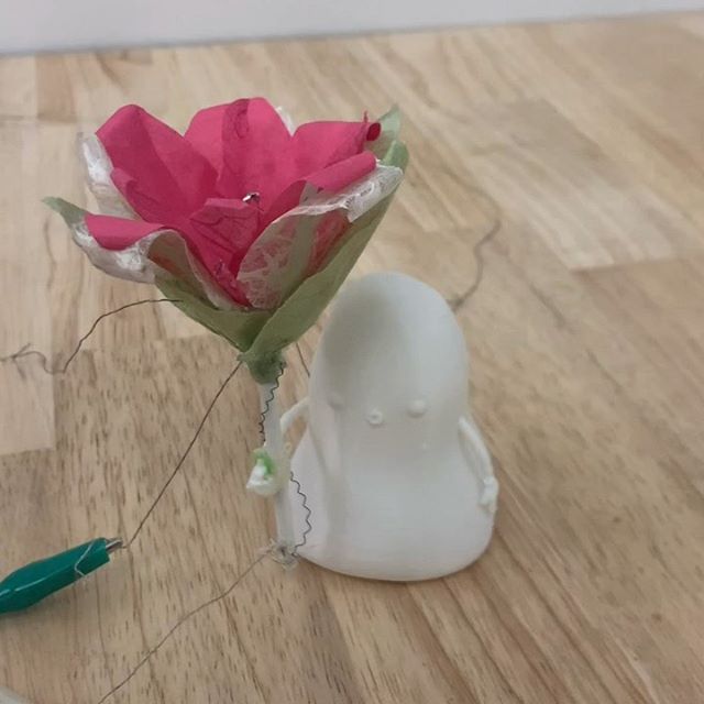 flower boi🌺
will you accept his flower?🥺
