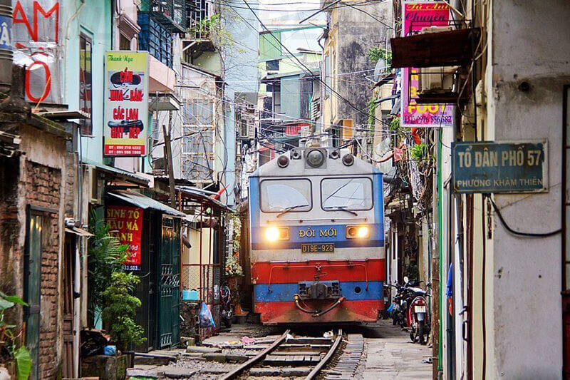 Experience-Hanoi-Train-Street-with-Hanoi-Local-Tour.jpg