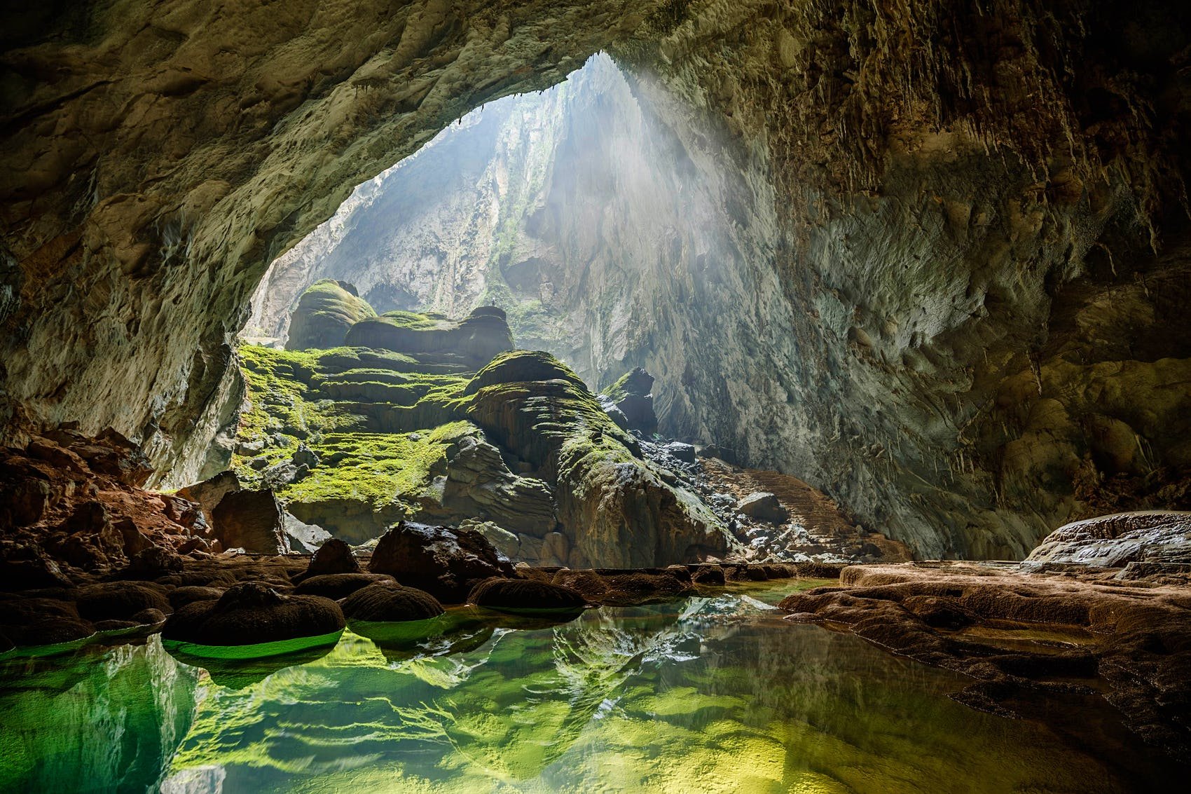 HANG SON DOONG: THE WORLD'S LARGEST CAVE