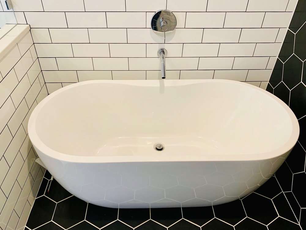 FREESTANDING TUB