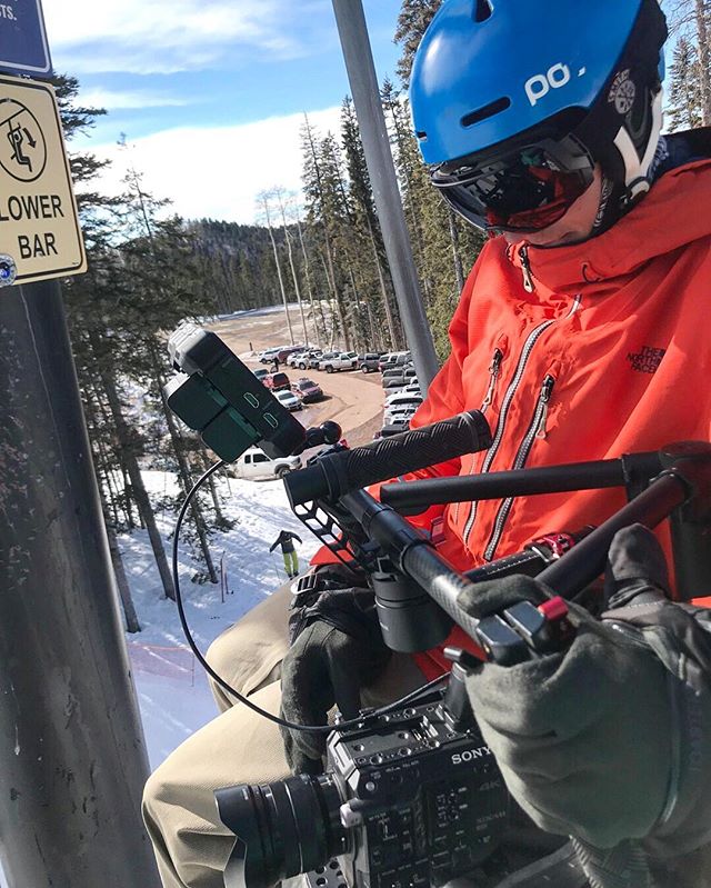 How we spent most of this year&rsquo;s ski season: reviewing footage from the chair at @skisantafe. The @atomos_news shogun inferno monitor/recorder was perfect for bluebird days 📸: @madelinekelty #skibueno #newmexicotrue