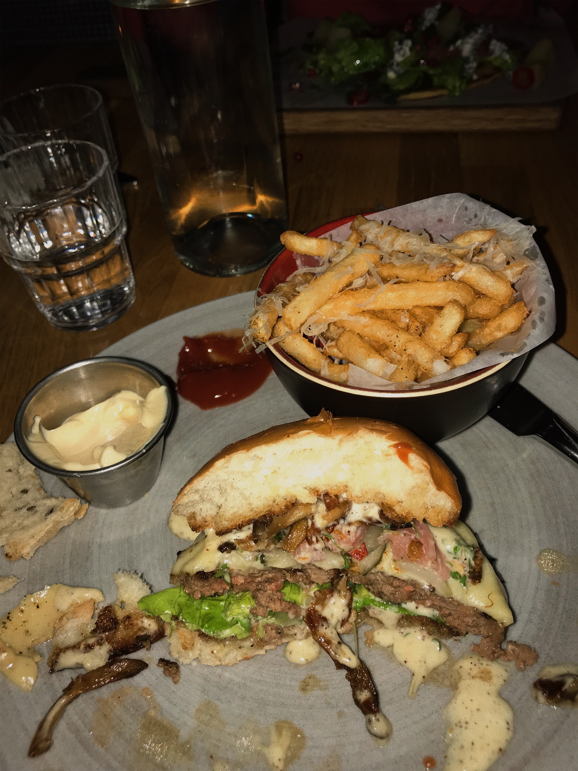 That night after a long day of being tourists, my family and I did not really feel like walking out to dinner, so we convinced my mom to go to the Slippbarinn again!!! I got this burger that was so f*cking good. It was top with melted cheese, caramelized and pickled onions, lettuce, and some aioli. And of course I got some parmesan fries😋 Allergies who???? My sister on the other hand, was healthy and got a flatbread pizza salad. Sounds weird right?? The flatbread was topped with lettuce, goat cheese, pears, pomegranate seeds, and some hot peppers.