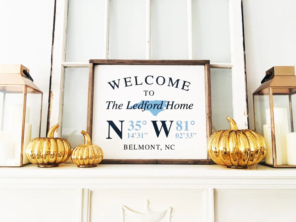 fall-mantle-decorations-and-signs.jpg