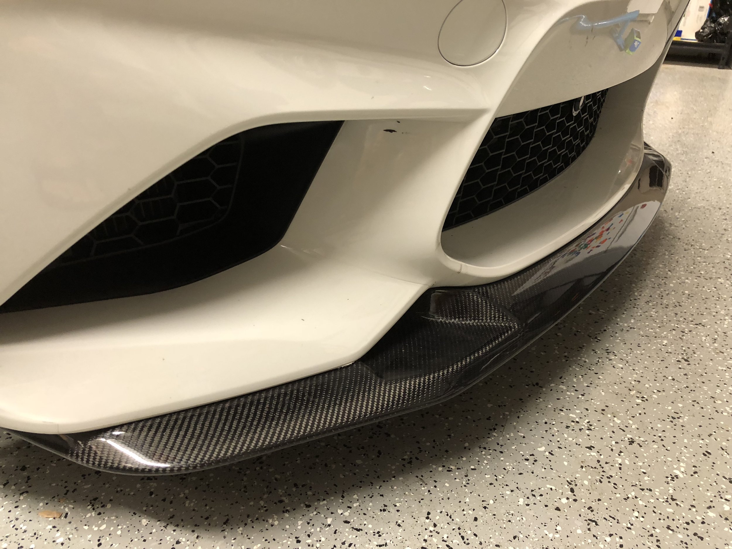 RW Carbon - upper splitter installed