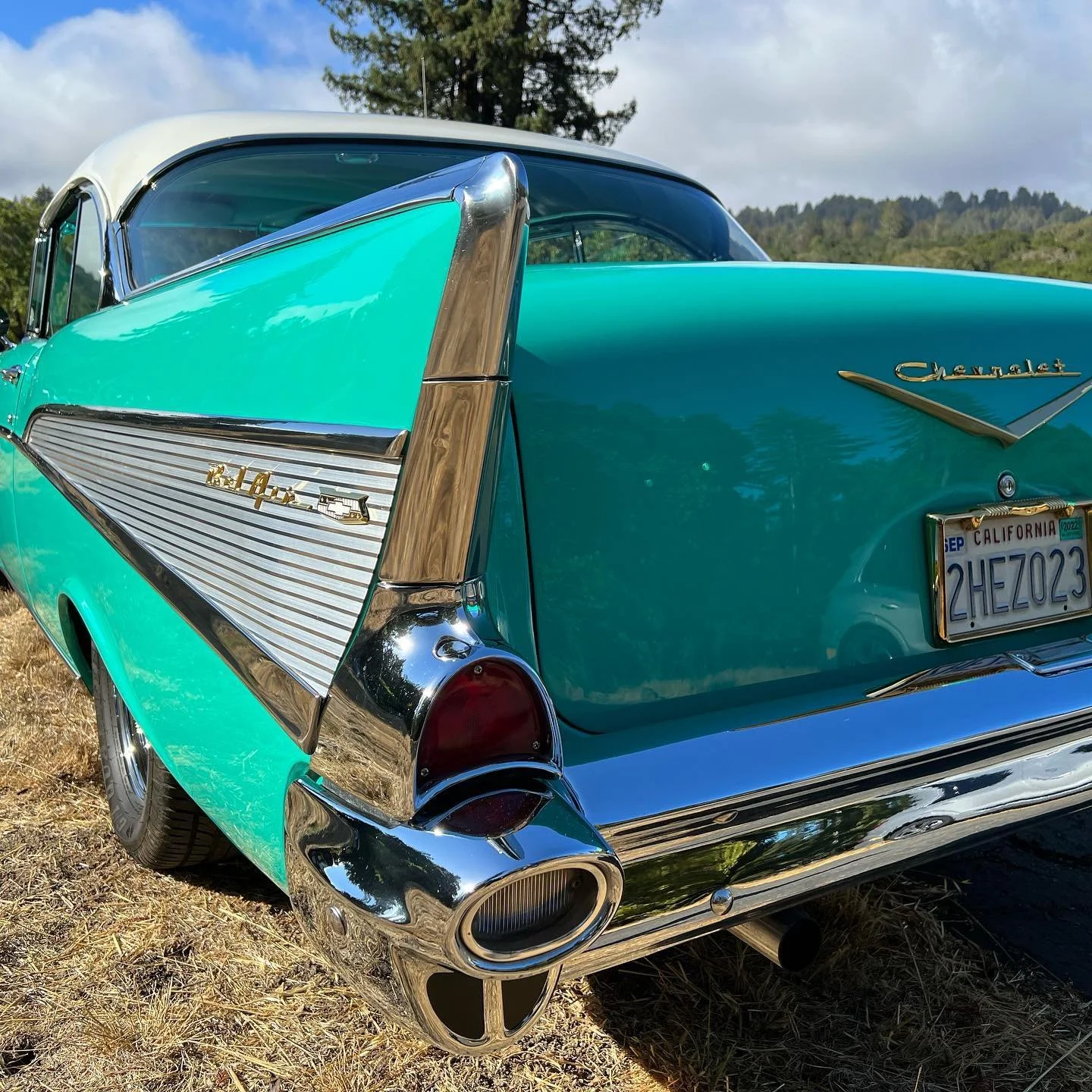 A bit cold today but a great turn out. Bel Air was the show winner for me. Perfect color combo. One more show next month and then we shut it down until 2023. See you in Oct. @svmotorclub #svmotorclub #portolavalleycarsandcoffee #svmc