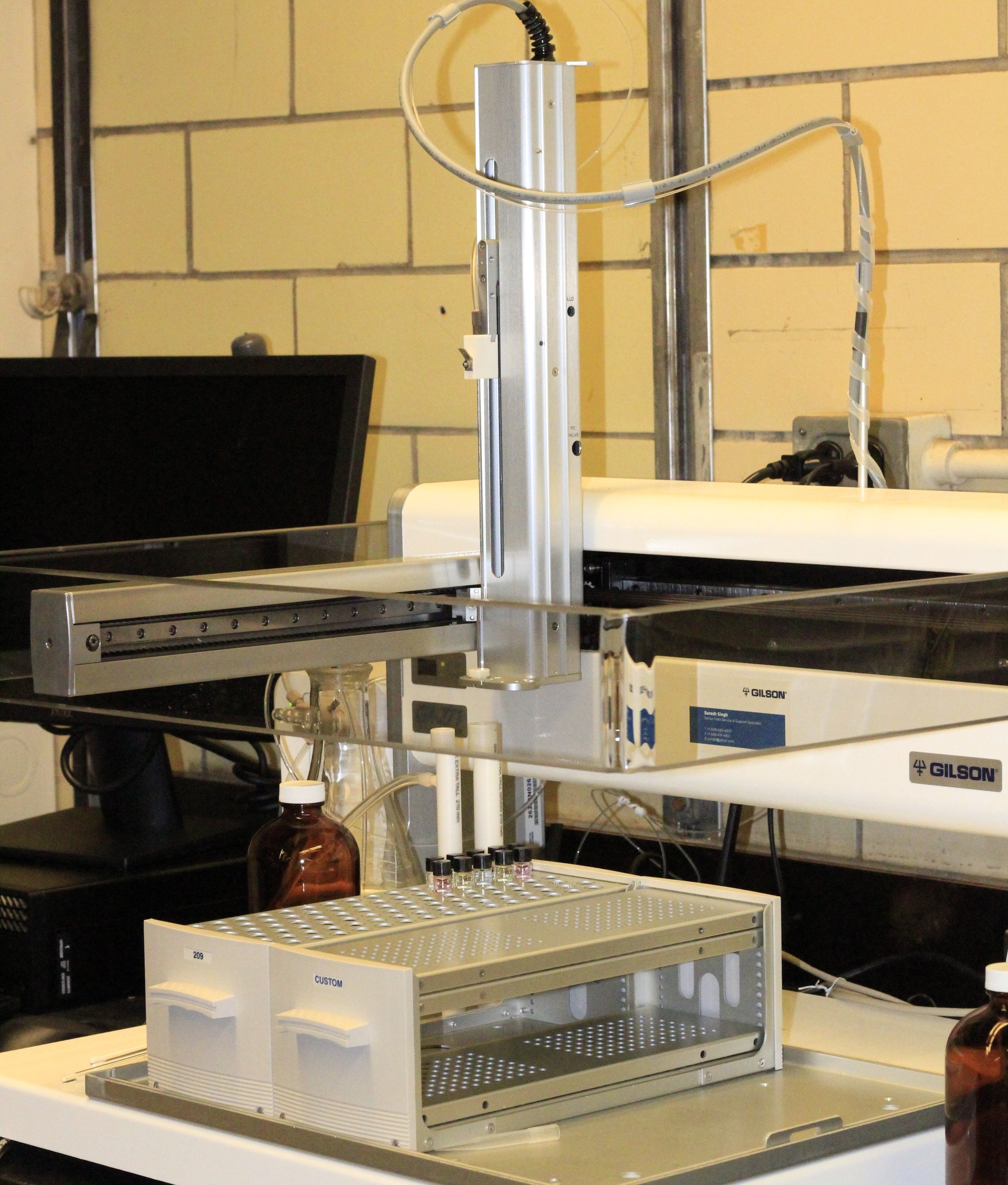 Custom built liquid handler for NMR tube loading