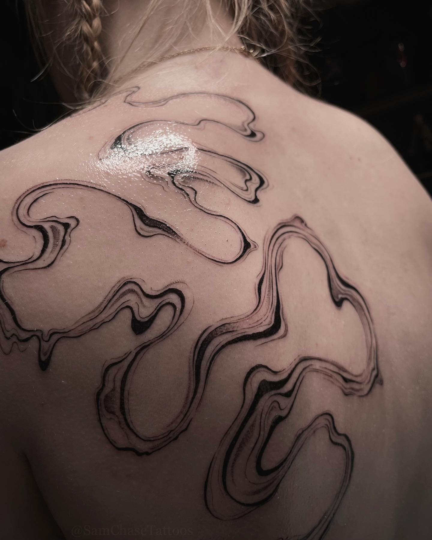 Freehand inky/smokiness for this amazing returning client! 🖤 This was so much fun, I would absolutely love to continue to take on more freehand, abstract flowing projects like this. So grateful for the trust!
.
.
.
.
#freehandtattoo #inktattoo #fine