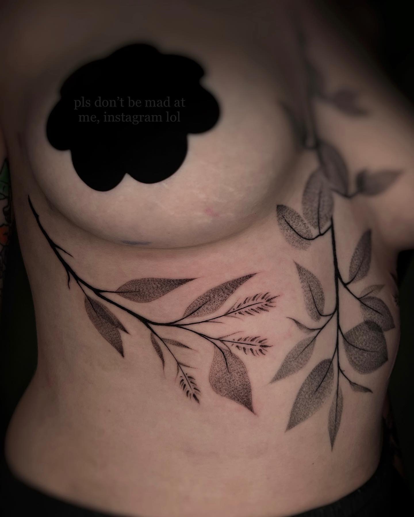 On a freehand streak lately and I LOVE IT!!! 🖤✨ This amazing returning client let me draw on these branches that flank a healed sternum piece I did a few months back. Pls be kind to this, insta, it&rsquo;s literally censored 😭 Thanks for lookin 🌿✨