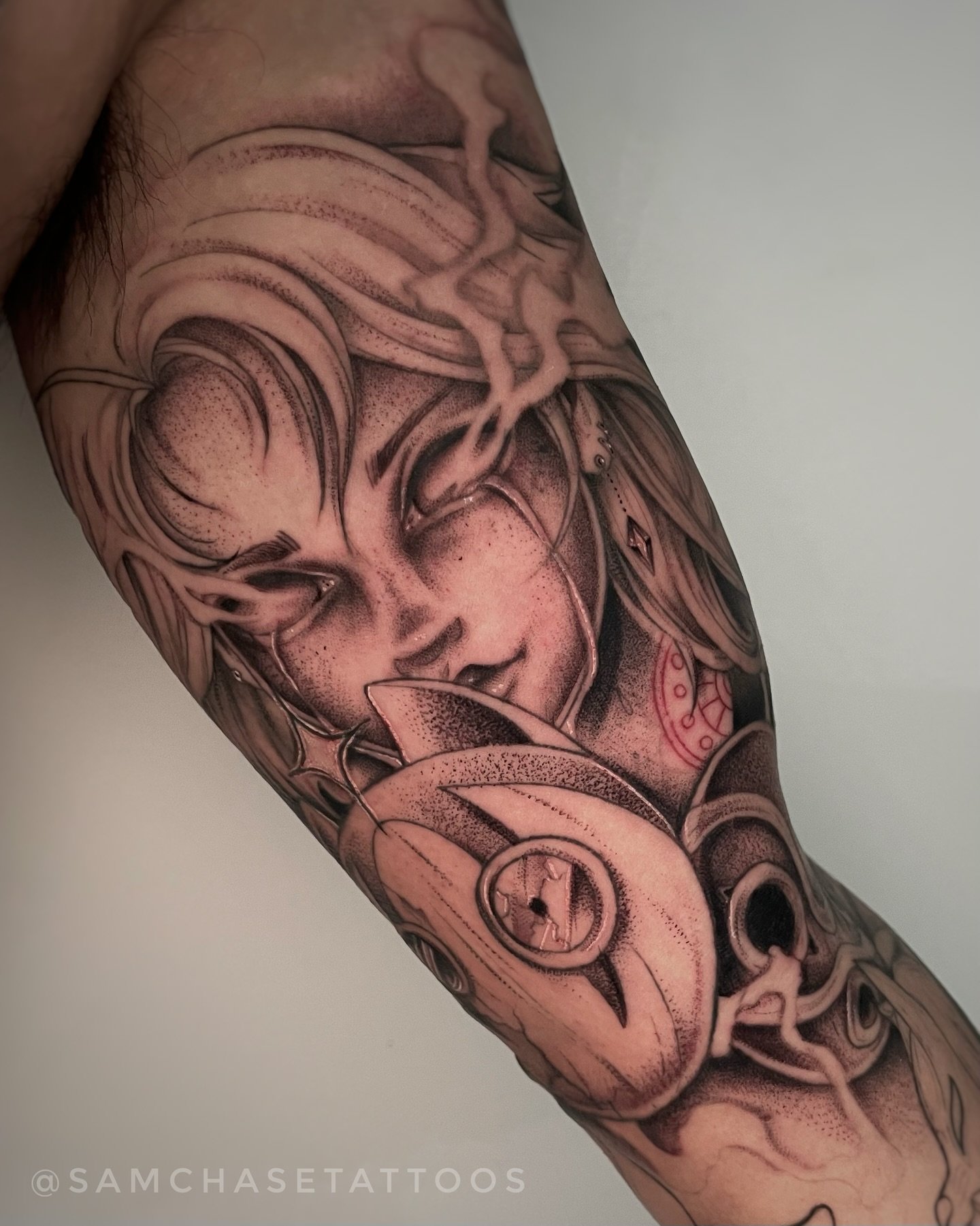 Absolutely in love with how this sleeve is progressing 🖤✨ Lines healed, shading fresh on this inner face, masks, and smoke. One more big session and then a button up session, the outside ladies are healed!
.
.
.
.
.
#fineline #ethereal #sleevetattoo