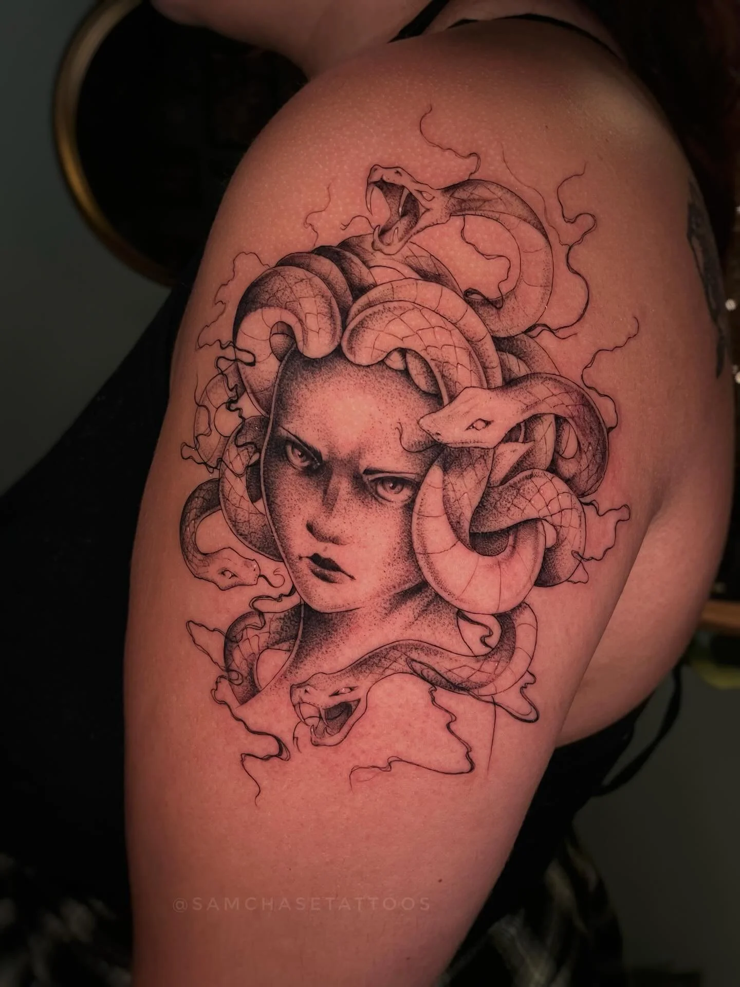 Had a lovely time creating this custom Medusa piece for this returning client 🖤 I wanted to capture a silent-rage type expression. Excited to see this healed and to keep adding to the arm 🐍
.
.
.
.
.
#fineline #finelinetattoo #portraittattoo #medus