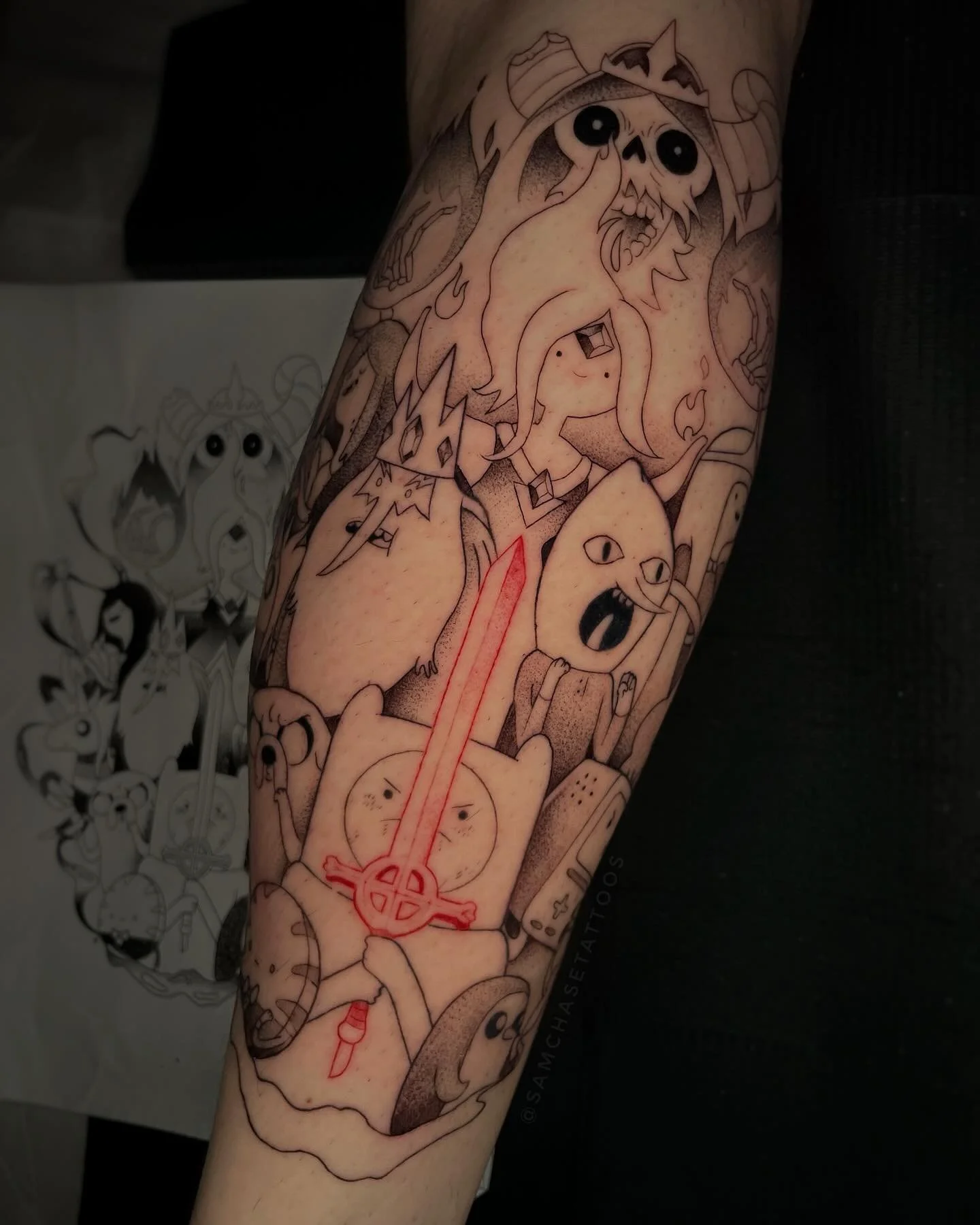 Mathematical!! 🗡️🐕👑🐧
I had such a blast piecing this Adventure Time calf piece together! Done in two sessions- most of the linework is healed, and all of the shading and flame Princess and the Lich are fresh
The calf can be a tough spot but nothi