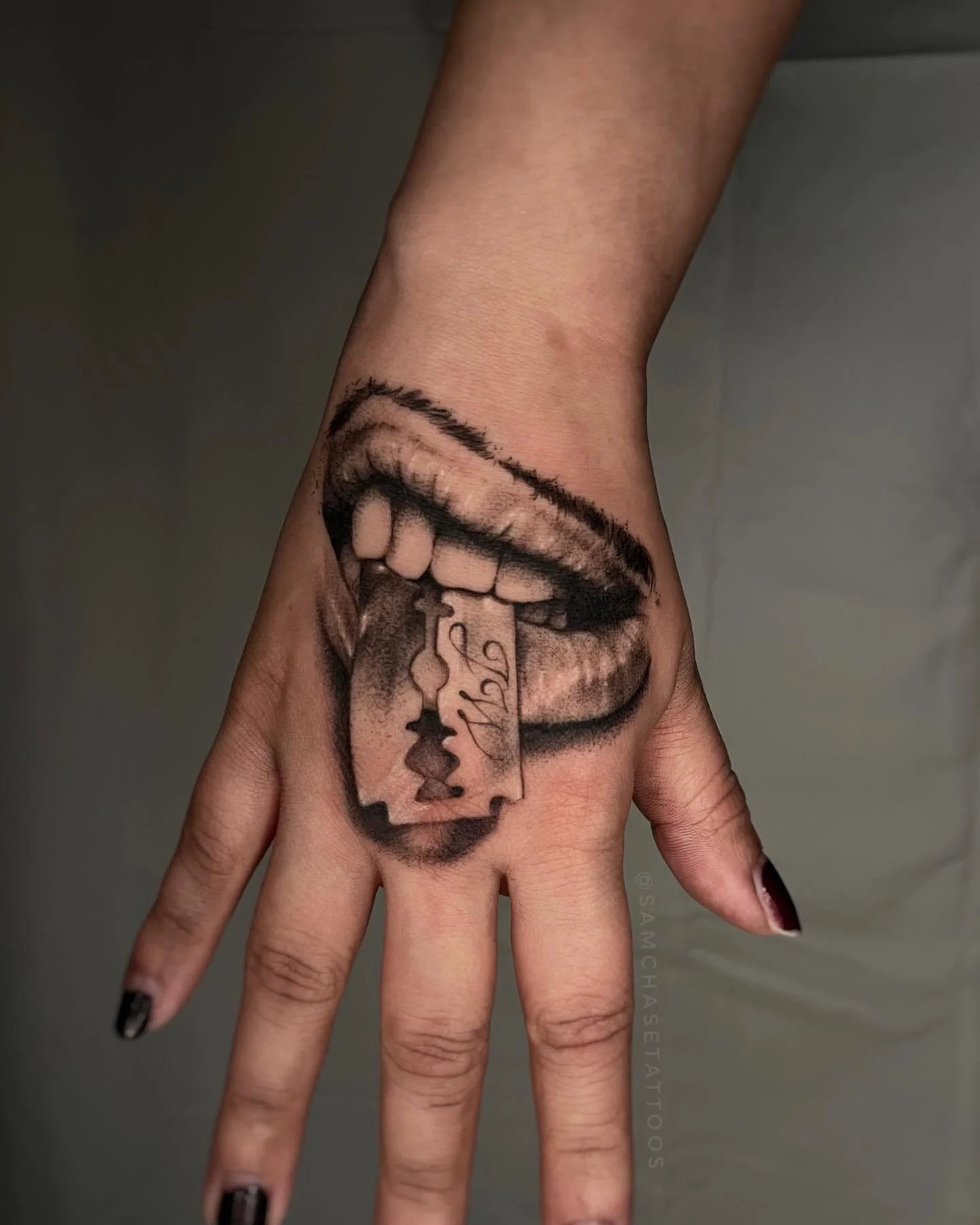 Had such a blast creating this piece of John Waters iconic smirk and mustache for this fan of the tragically ludicrous 🖤🦩 Wild placement for a wild icon 🦩🖤
.
.
.
.
#johnwaters #pinkflamingo #realismtattoo #handtattoo #fineline #blackandgreyrealis