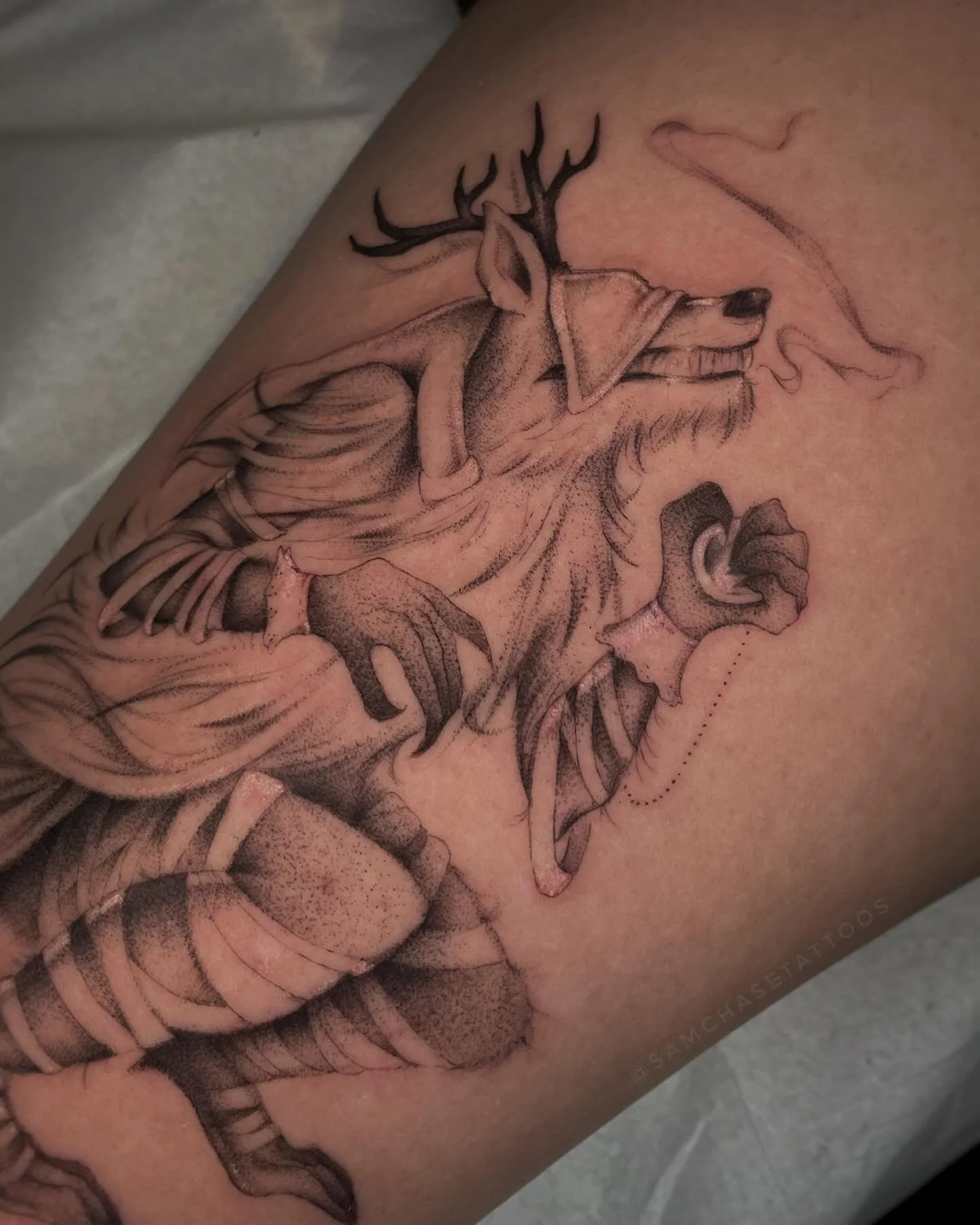 Custom Vicar Amelia from Bloodborne 🖤 this was so fun to do, goated boss from goated game ✨🗡️
.
.
.
.
#bloodborne #chicagoartist #fromsoftware #videogametattoo #fineline