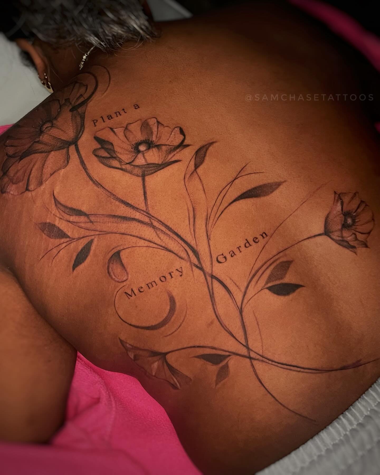 It was such a joy to bring this flowing poppy back piece together for this first time client! 🌷💕
&ldquo;We can plant a memory garden&rdquo;
.
.
.
.
#finelinetattoo #backtattoo #femaletattooartist #botanicaltattoo #naperville