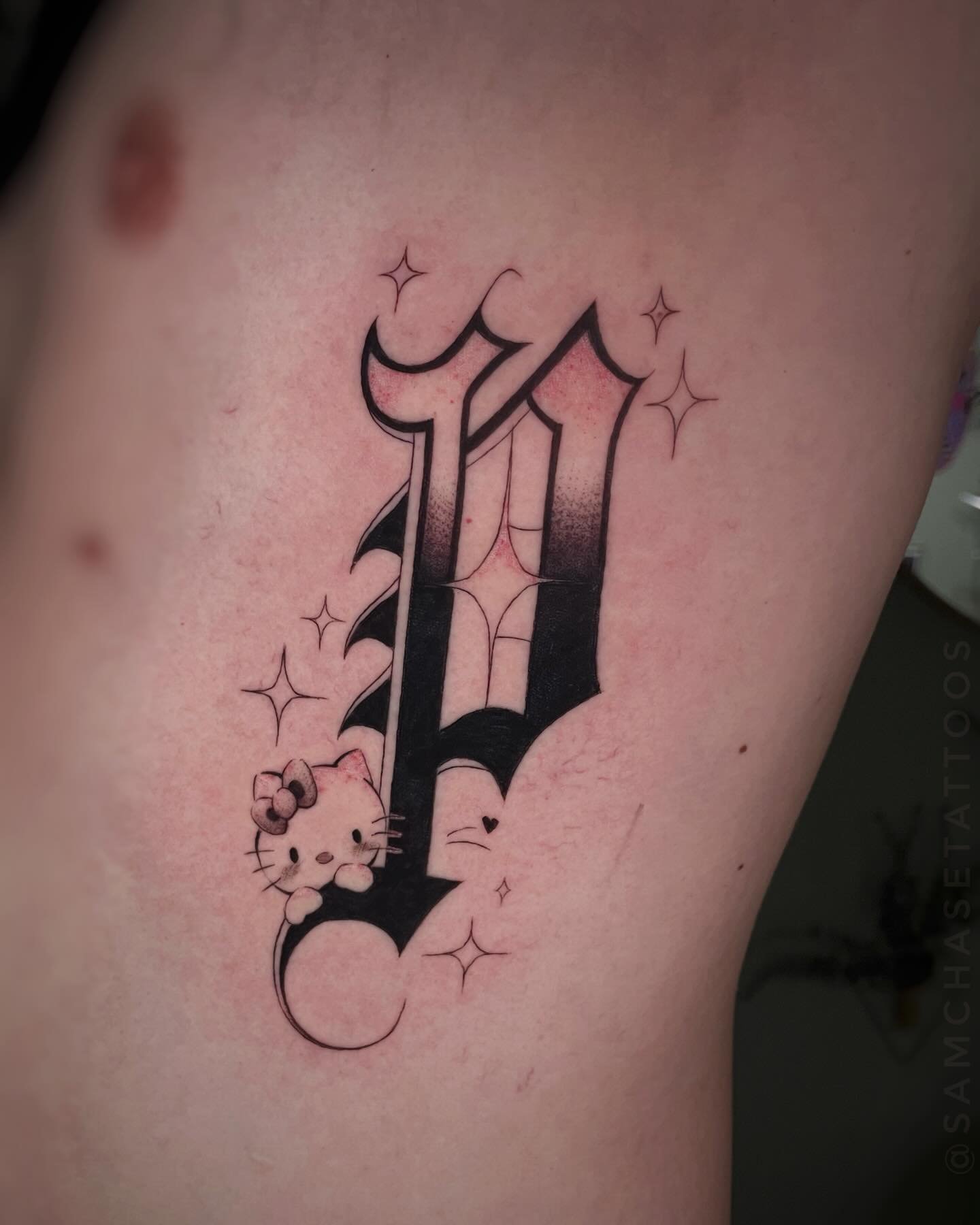 In case you didn&rsquo;t realize it was an option to add Hello Kitty to basically any design- IT IS!!! 💕✨
Gothic initial and Hello Kitty for this great returning client&rsquo;s ribs (ouchy)
.
.
.
#hellokitty #hellokittytattoo #customtattoo #scriptta