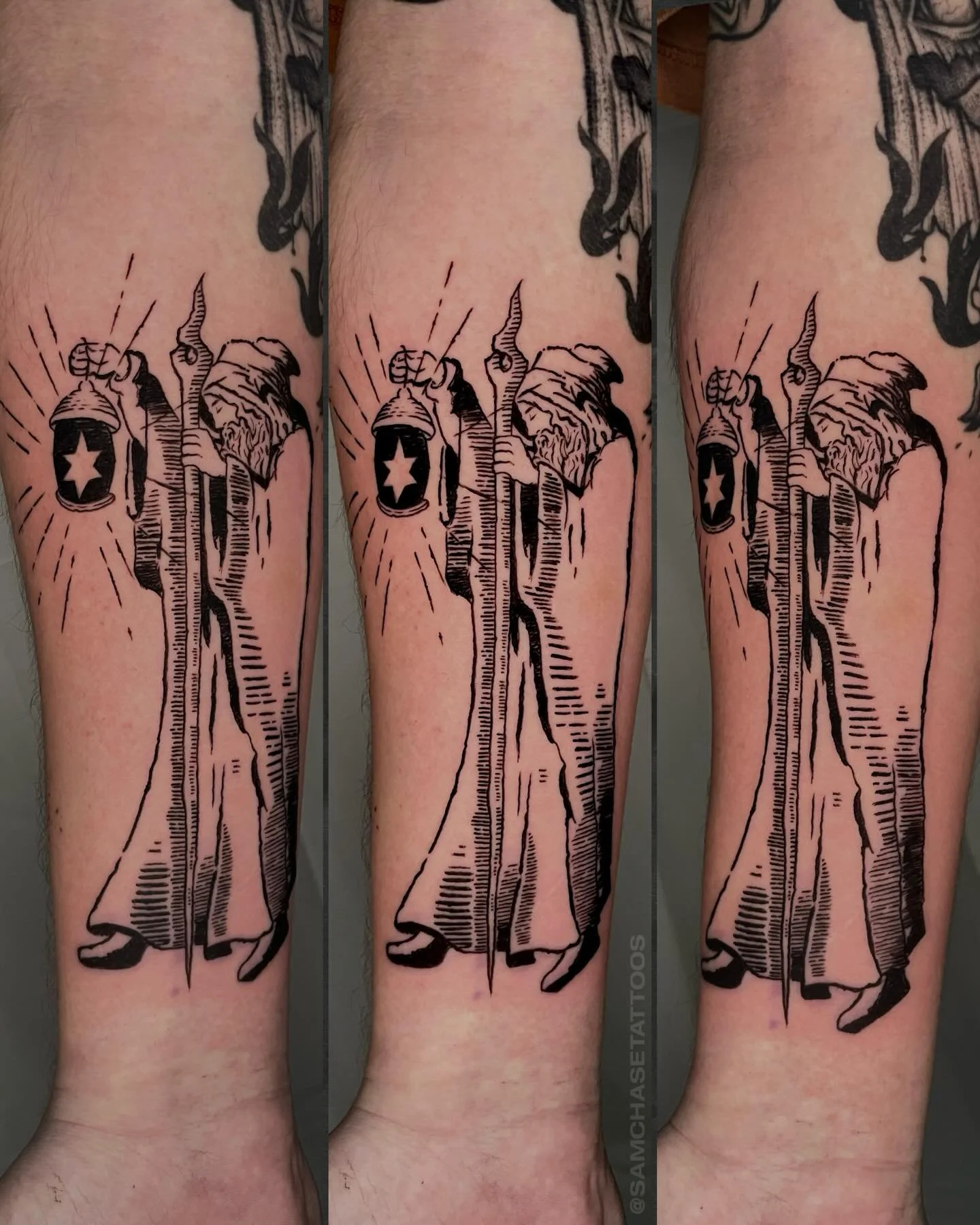 An adaptation of The Hermit tarot card for my beloved (and a lil text for his hand) 💕🐚🧙&zwj;♂️
.
.
.
.
#tarottattoo #virgo #woodcuttattoo #chicagoartist #femaletattooartist