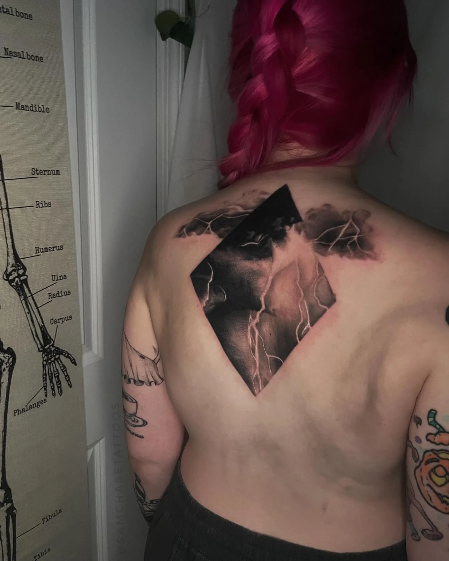 🌩️ STORM 🌩️ I had such a fun time working with this epic returning client and helping shape their vision for this piece. They wanted a lightning storm vibe and we brain&rsquo;stormed&rsquo; (heheh) together on a contained shape that compliments the