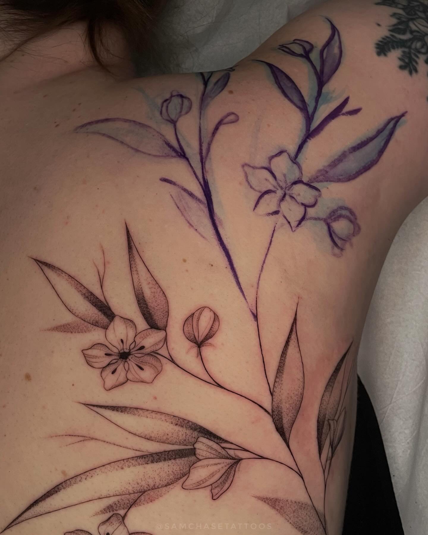 Freehand cherry blossom piece for this lovely returning client 🌸💕 Freehand is a great practice for learning how pieces can best flow with the body and each persons individual shape. As an artist, it also encourages you to trust yourself and make yo