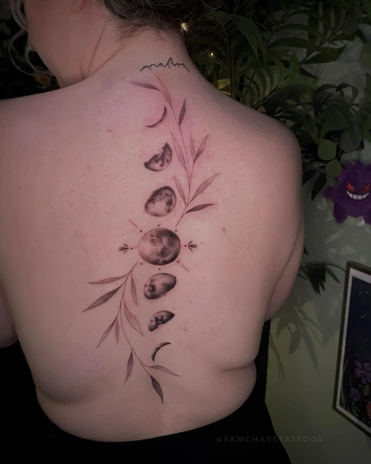 Moon phases for this lovely returning client 🖤🌙
.
.
.
.
#moontattoo #finelinetattoos #femaletattooartist #dotworktattoo #naperville