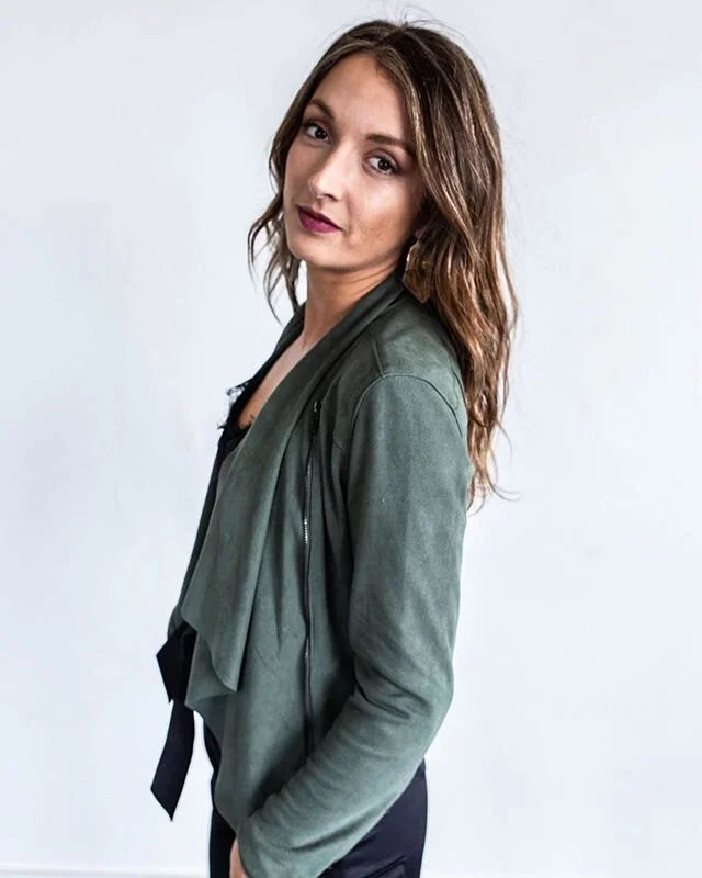 We believe every outfit should do these 3 things:⁣
⁣
1) Make you feel confident⁣
2) Communicate personality ⁣
3) Create a message of intention (powerful, successful, smart, fun, bold, chic, etc.)⁣
⁣
I work with clients to stop the too common habit of