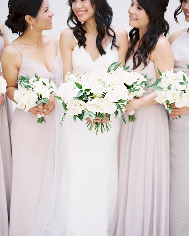 Chelsea &amp; her gorgeous girls are featured on @weddingsparrow for her beautifully curated bridesmaid dresses! Love when my brides get extra blog love for their timeless style! 😍
.
.
@chelseanxo @weddingsparrow @milkevents @ebelloflb @deflorala @p