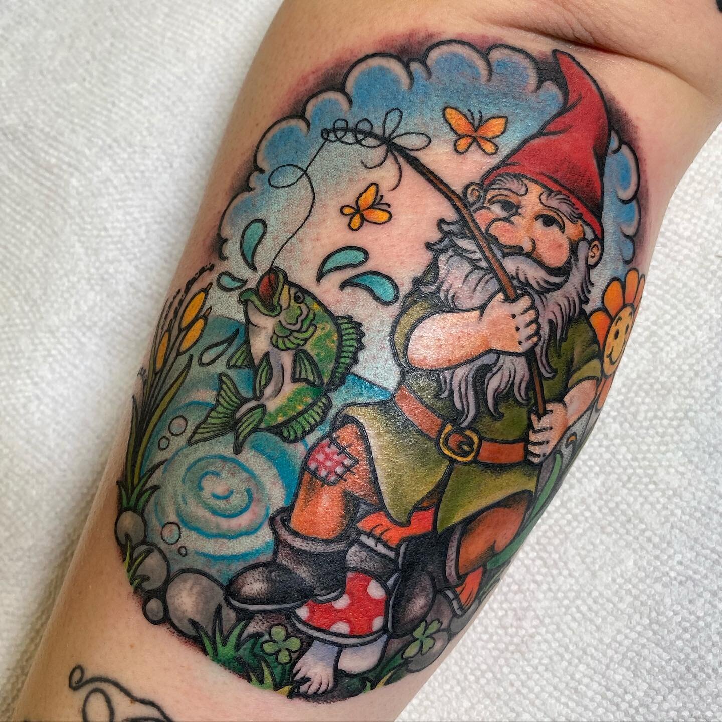 Steve the gnome catching big bass in heaven, thank you Krysta for the cutest idea! Swipe to see my favorite friend 🌼 @whitedogtattooky @krystaallison