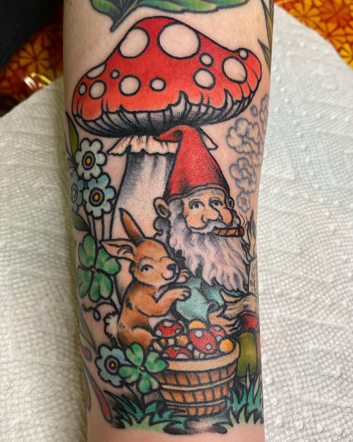 Added a gnome to Bri&rsquo;s collection recently and snagged some photos of her healed pieces. I&rsquo;m real happy with this arm 🥰

@whitedogtattooky 

FYI, if you&rsquo;ve emailed and haven&rsquo;t heard back I&rsquo;m way behind on answering emai