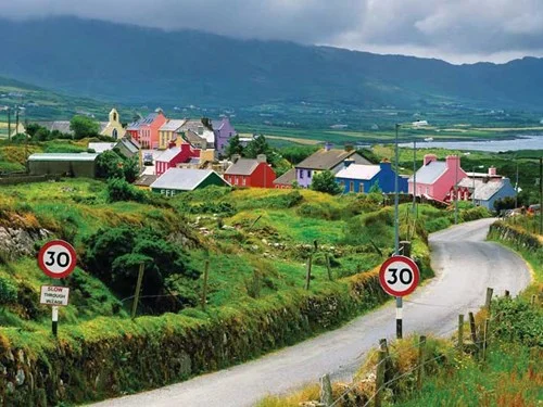 Một làng nhỏ ở nông thôn Ireland